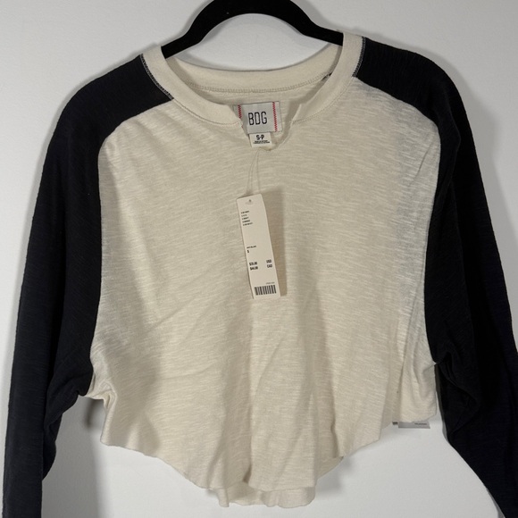 NWT BDG Cream and Black Long Sleeve Cropped Tee - Picture 4 of 8